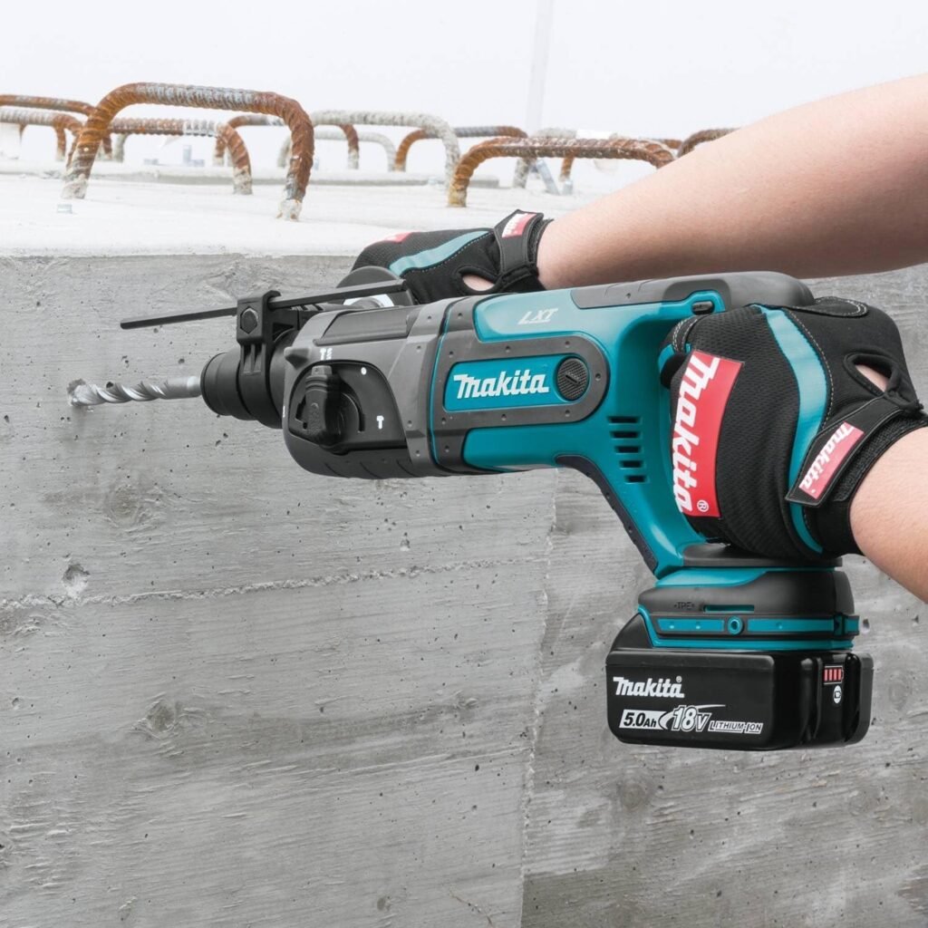 Makita XRH04Z 18V LXT® Lithium-Ion Cordless 7/8 Rotary Hammer, accepts SDS-PLUS bits, Tool Only