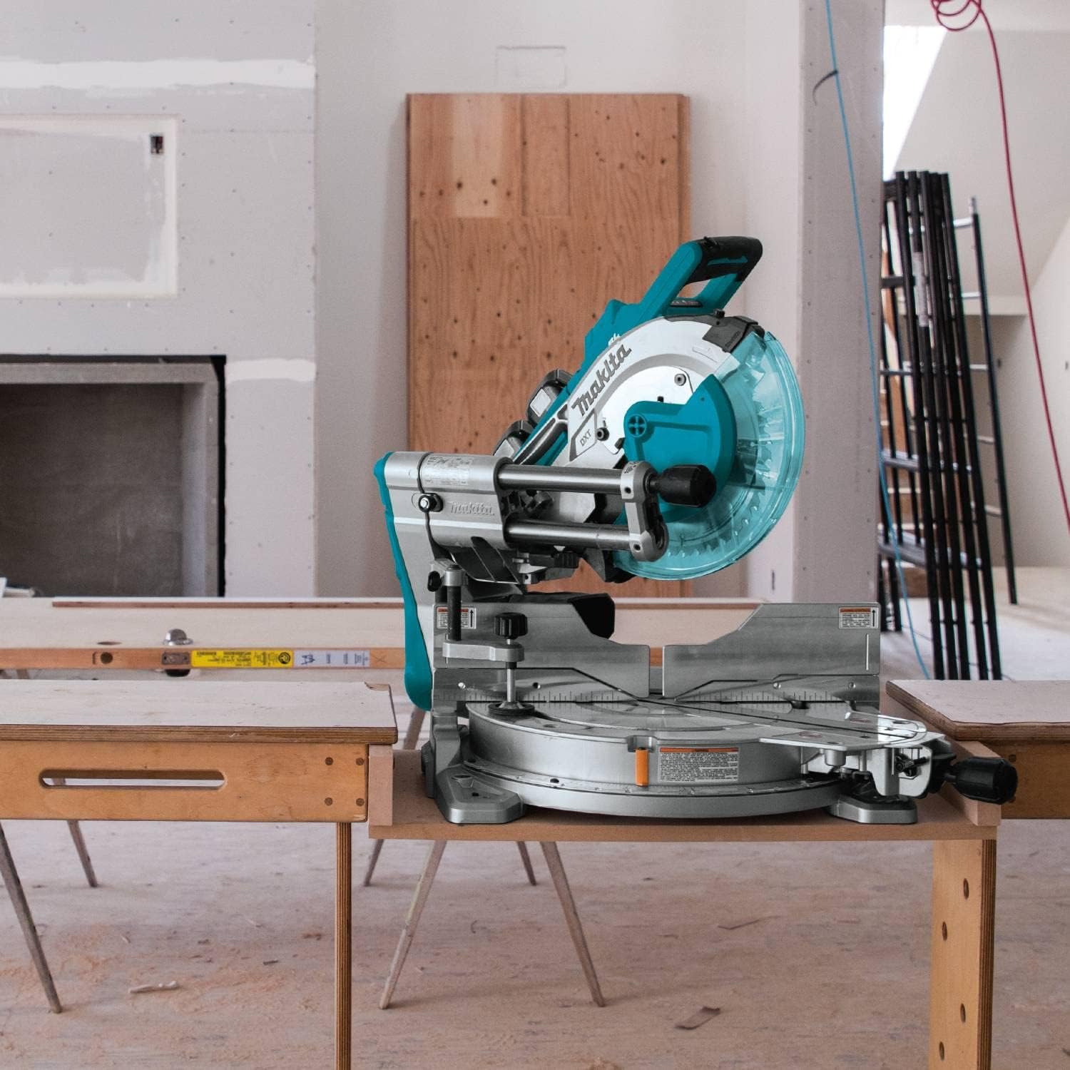 Makita XSL06PM 36V (18V X2) LXT® Brushless 10 Dual-Bevel Sliding Compound Miter Saw with Laser Kit (4.0Ah)